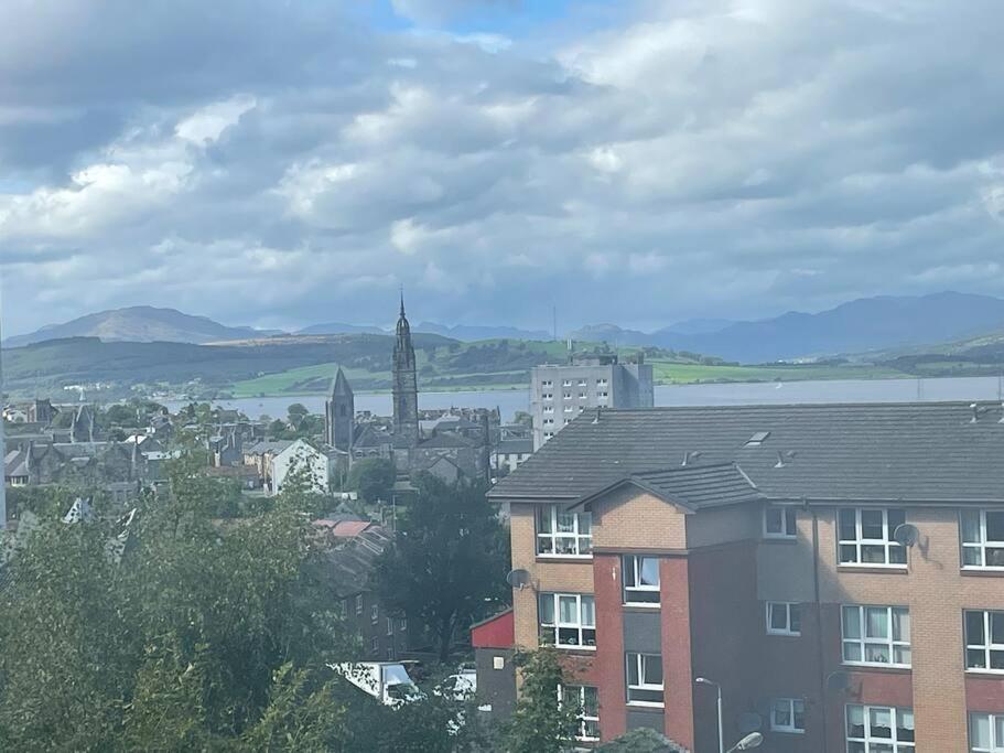 Spacious One Bedroom Flat, Entire Property. Greenock Exterior photo
